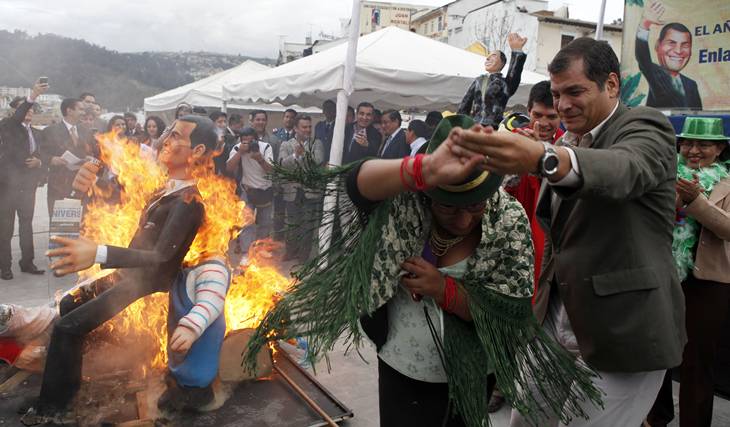 Rafael Correa prohibe realizar monigotes con su imagen en este fin de año.