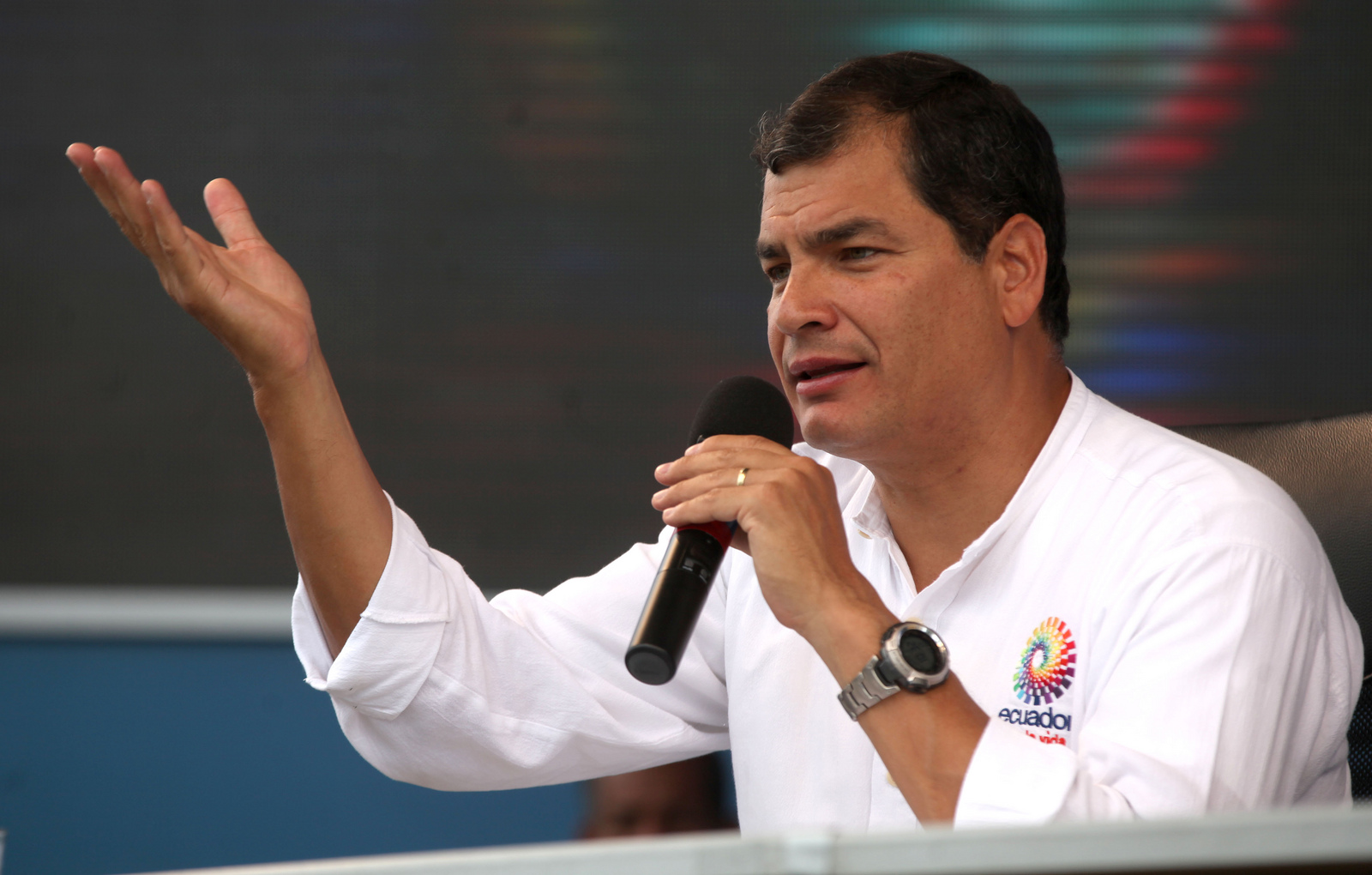 Correa suspenderá las sabatinas por 15 meses