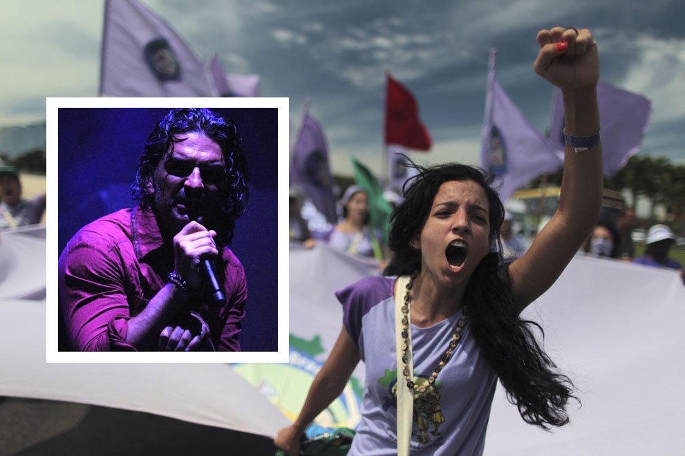 Mujeres exigen la columna vertebral de Ricardo Arjona