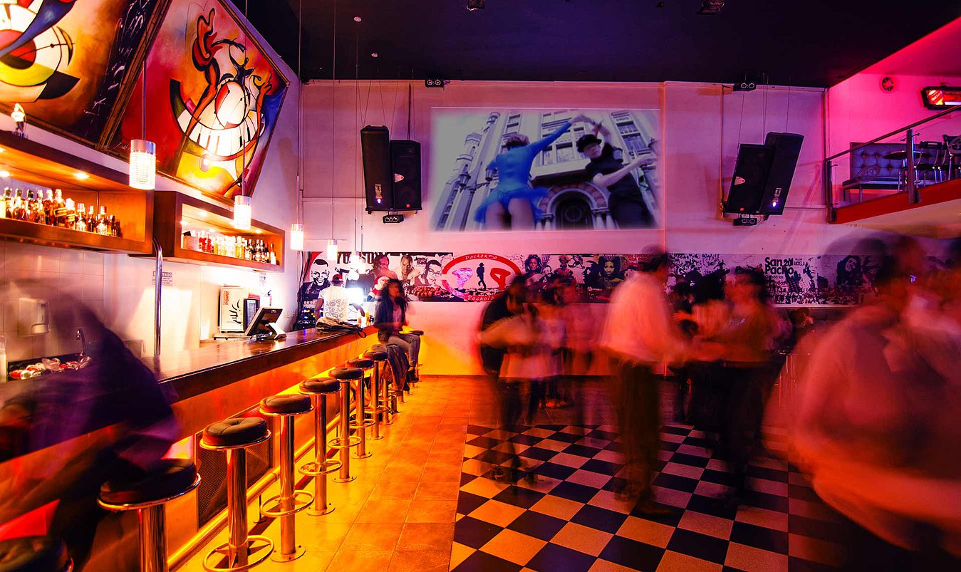 Empresarios de Ipiales abren bares ante masiva llegada de turistas ecuatorianos