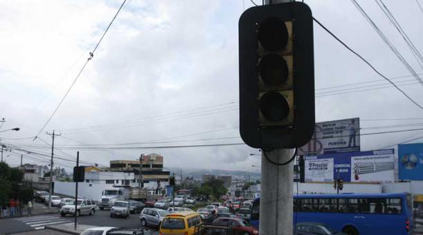 Quito se quedó sin luz porque Rodas olvidó pagar la planilla