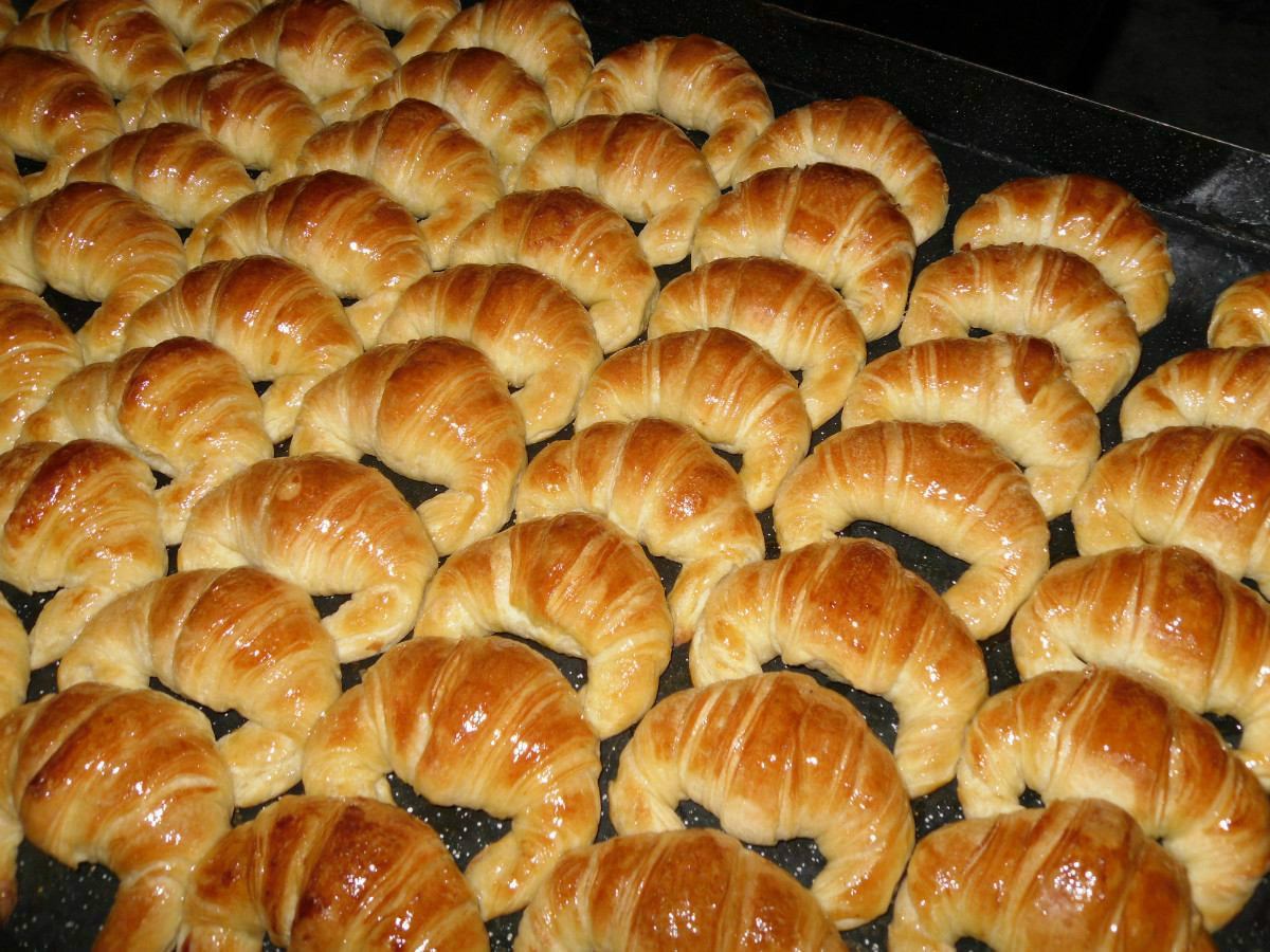 Panaderos de Ecuador dejarán de vender cachitos, ahora venderán croissants