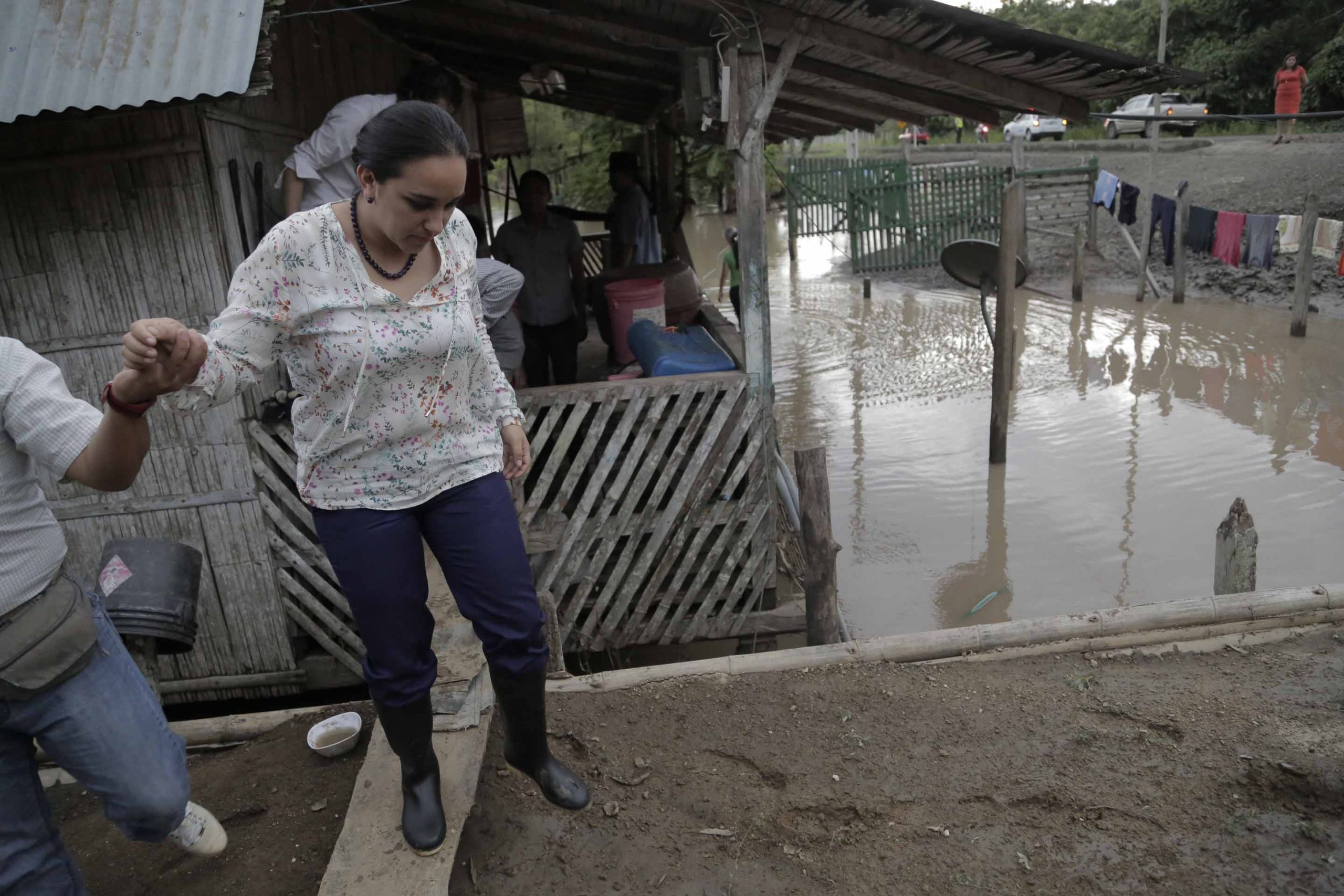 Rivadeneira responsabiliza a los padres por Fenómeno del Niño costero