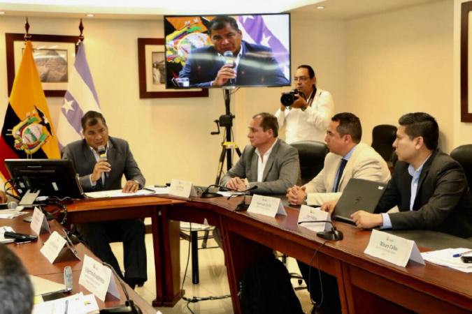 Rafael Correa afirma que se puede recibir sobornos siempre y cuando se dé factura