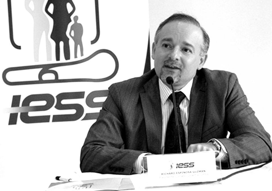 Si en el IESS no hay medicina, solicítenla por Twitter, así aparecerá mágicamente