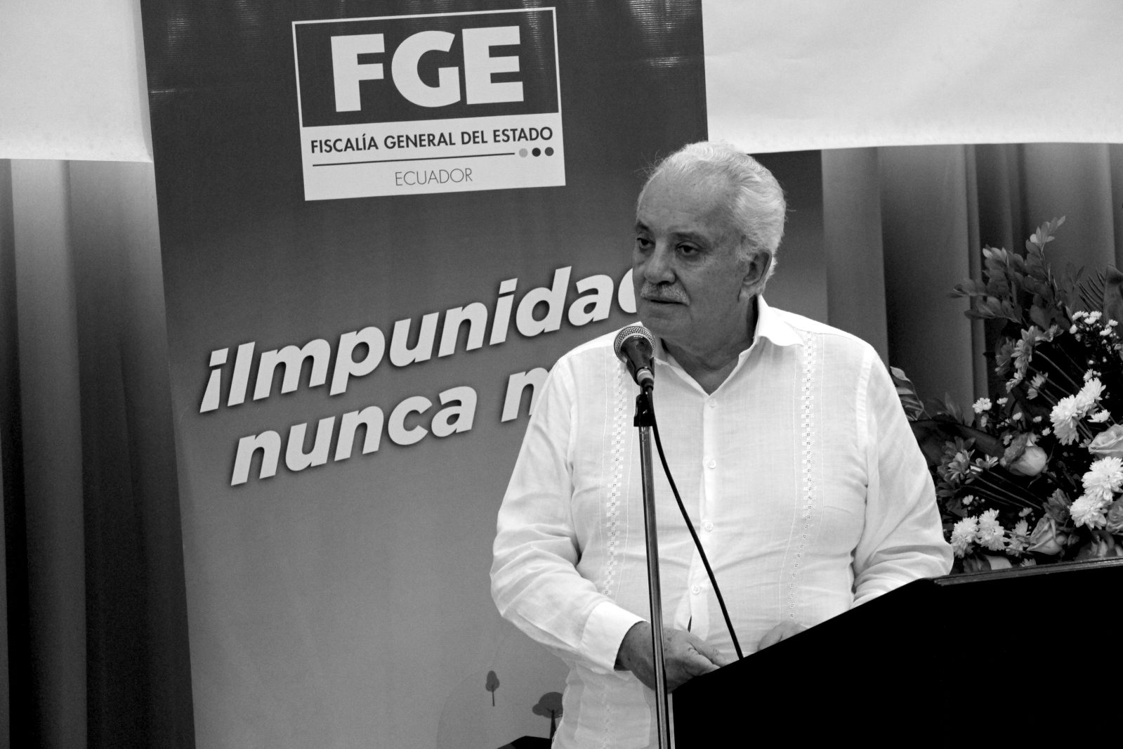 Galo Chiriboga mezcló agua caliente con agua fría, lo que descubrió al final te sorprenderá