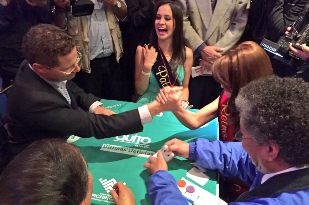 Tinder presenta función para encontrar pareja para el 40