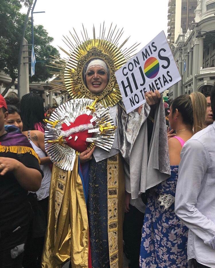 #ConMiVirgenNoTeMetas piden católicos ofendidos por representación en el Pride