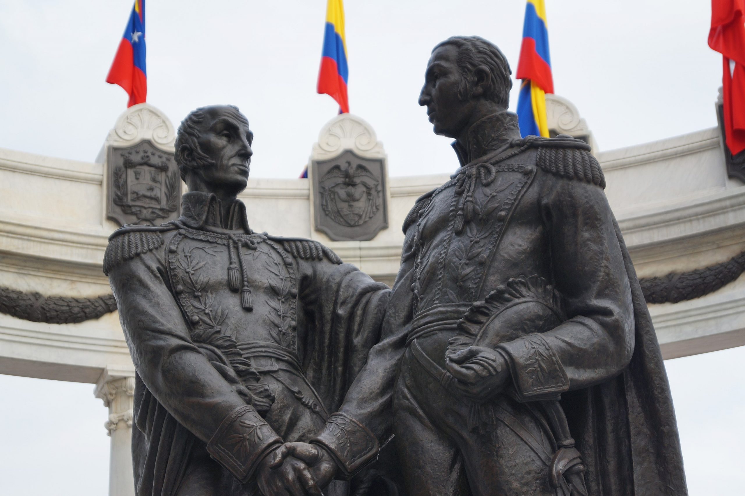 Bolivar y San Martín dejarán de darse la mano en la Rotonda para evitar más contagios