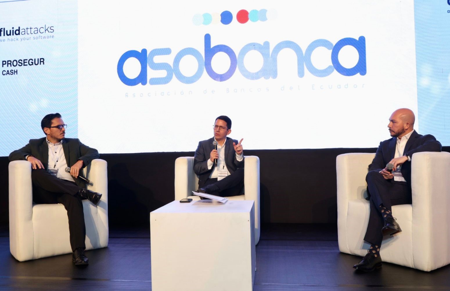 Asobanca organiza «Hornado Solidario» para poder pagar el impuesto a las utilidades de los bancos