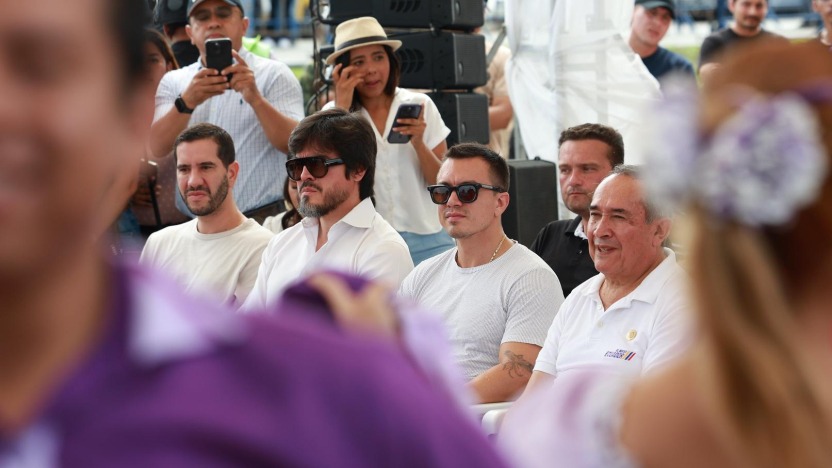 Ministros en gira jugarán “zapatito cochinito” para decidir quién se sacrifica y regresa a atender emergencia en Esmeraldas