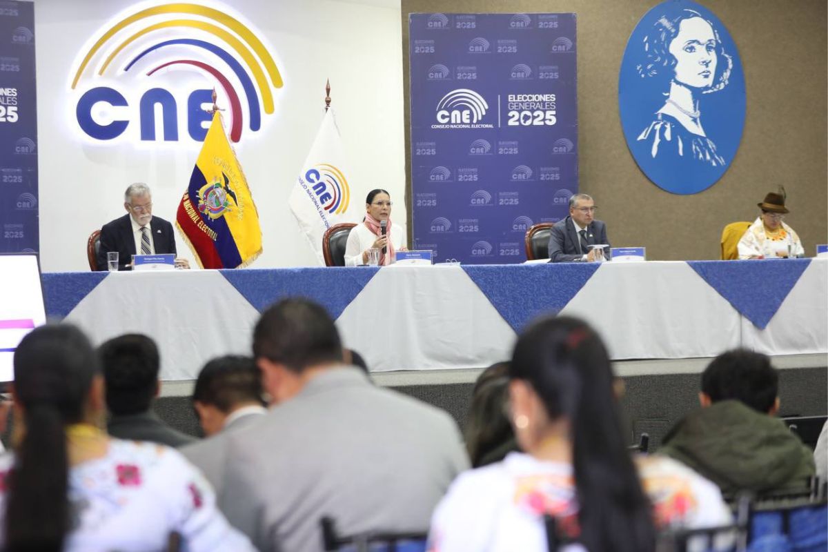 CNE niega reconteo a Luisa González porque Álvaro Noboa aún no termina de contar sus votos de 2007